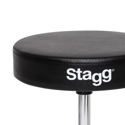 Стул для барабанщика STAGG DT-32 CR высота 50-63 см, 5 ступеней, диаметр сиденья 320 мм, стальная ось с резьбой и фиксатором, максимальная статичная нагрузка 150 кг, вес 3,1 кг, покрытие черный винил, отделка хром