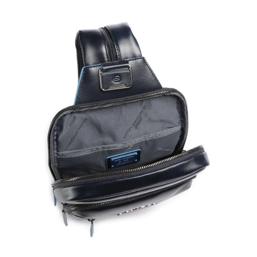 Рюкзак слинг мужской Piquadro Blue Square CA6589B2/BLU2, кожа, темно-синий